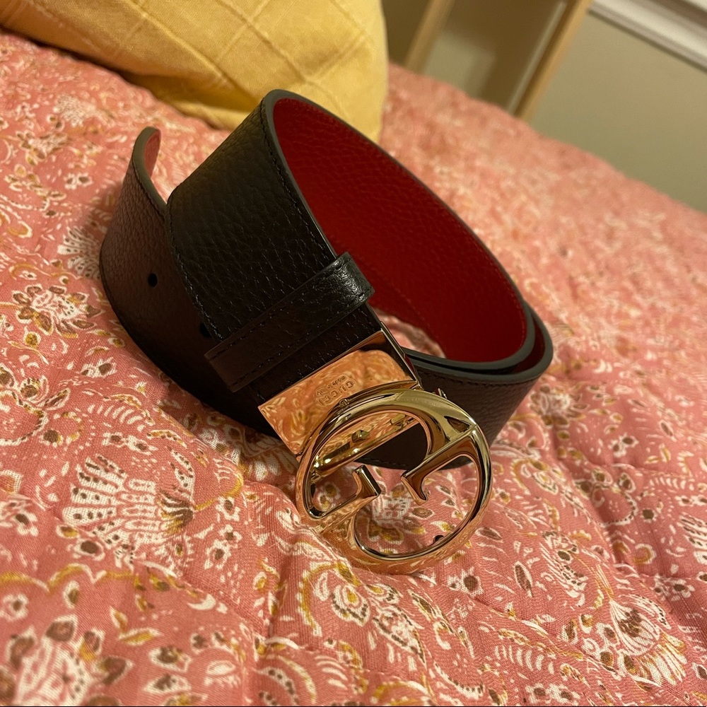 Reversible red/black Gucci belt. Size 32.